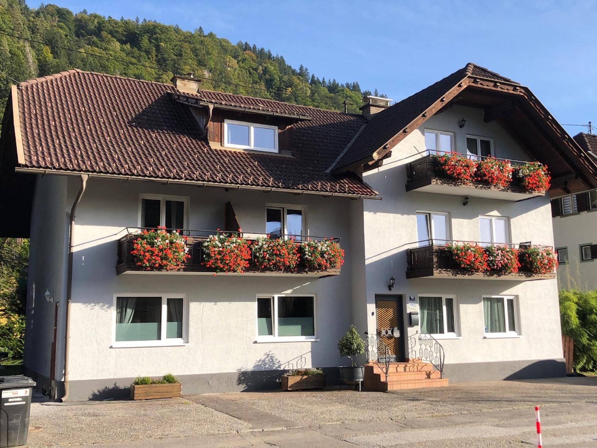 Appartement Kuhglocken Ferienhaus Fuenf Sinne Dobriach Bagian luar foto